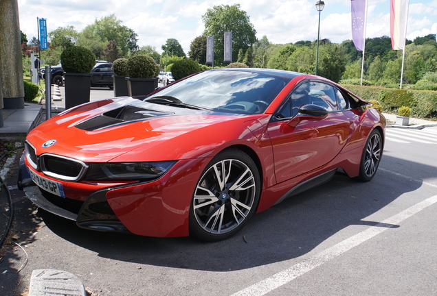 BMW i8 Protonic Red Edition