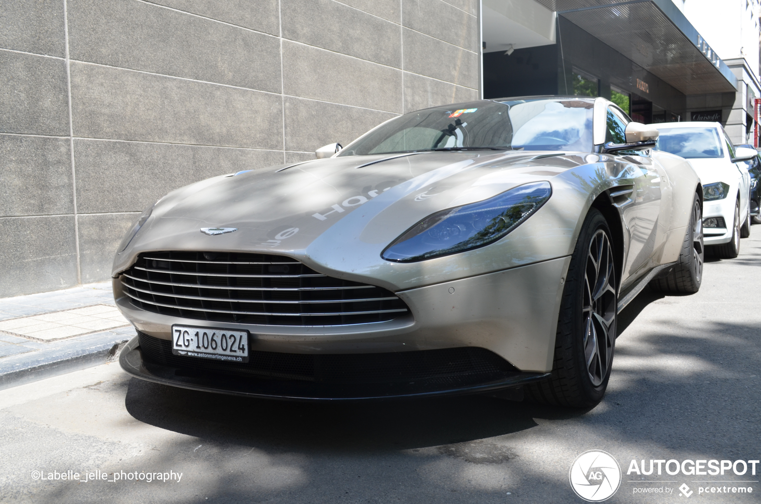 Aston Martin DB11