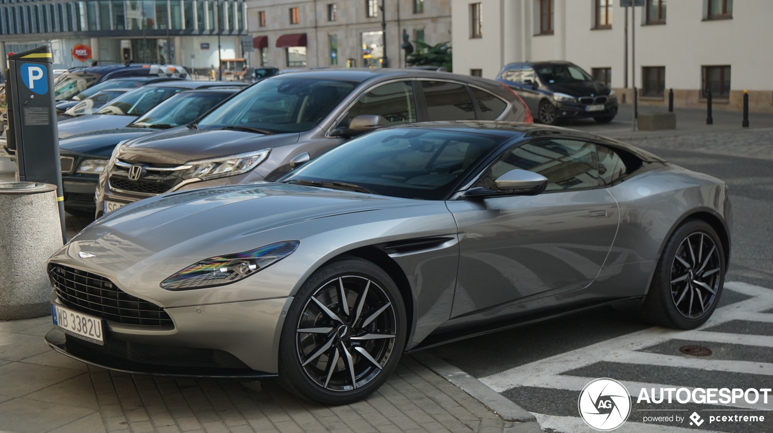 Aston Martin DB11 V8