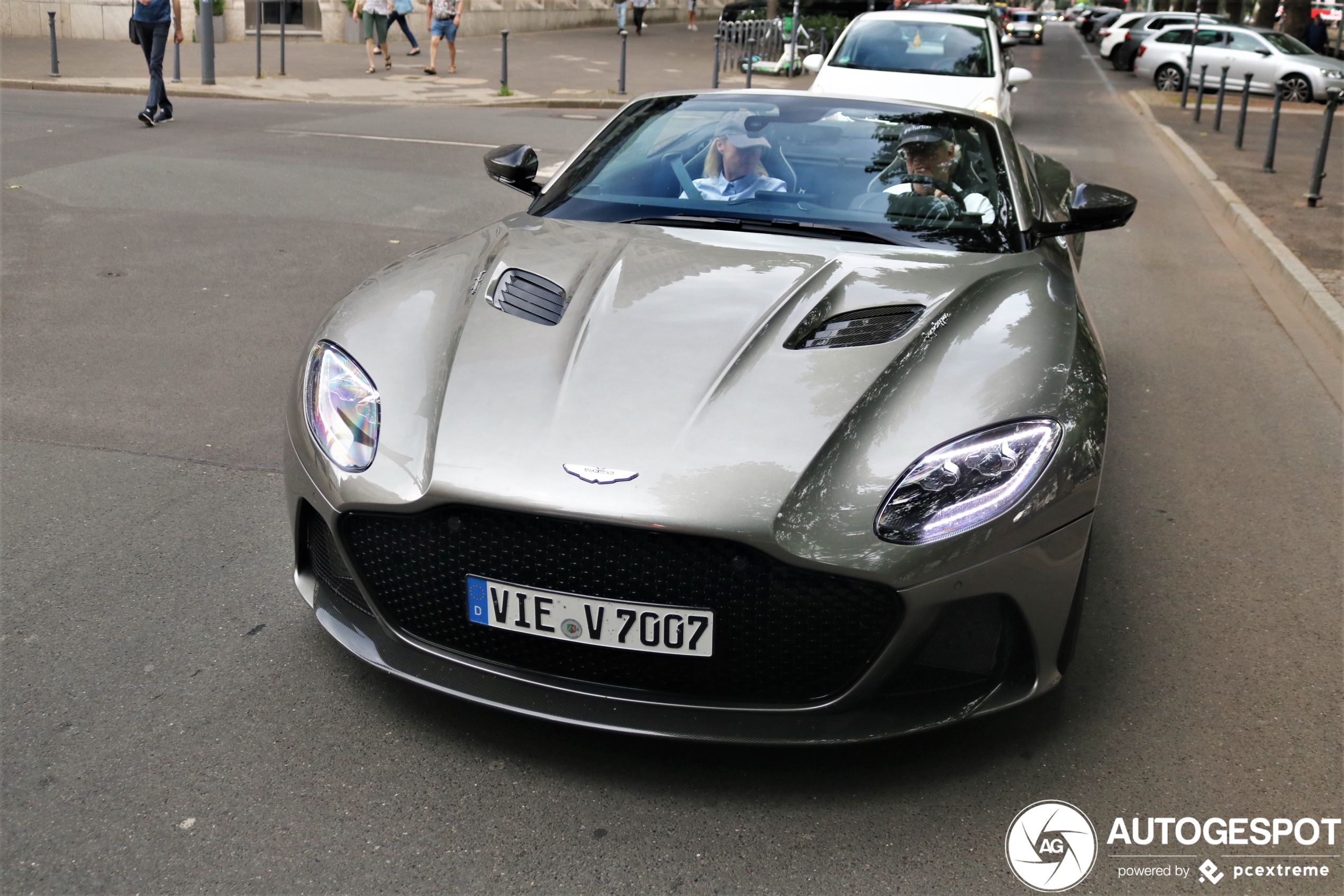 Aston Martin DBS Superleggera Volante