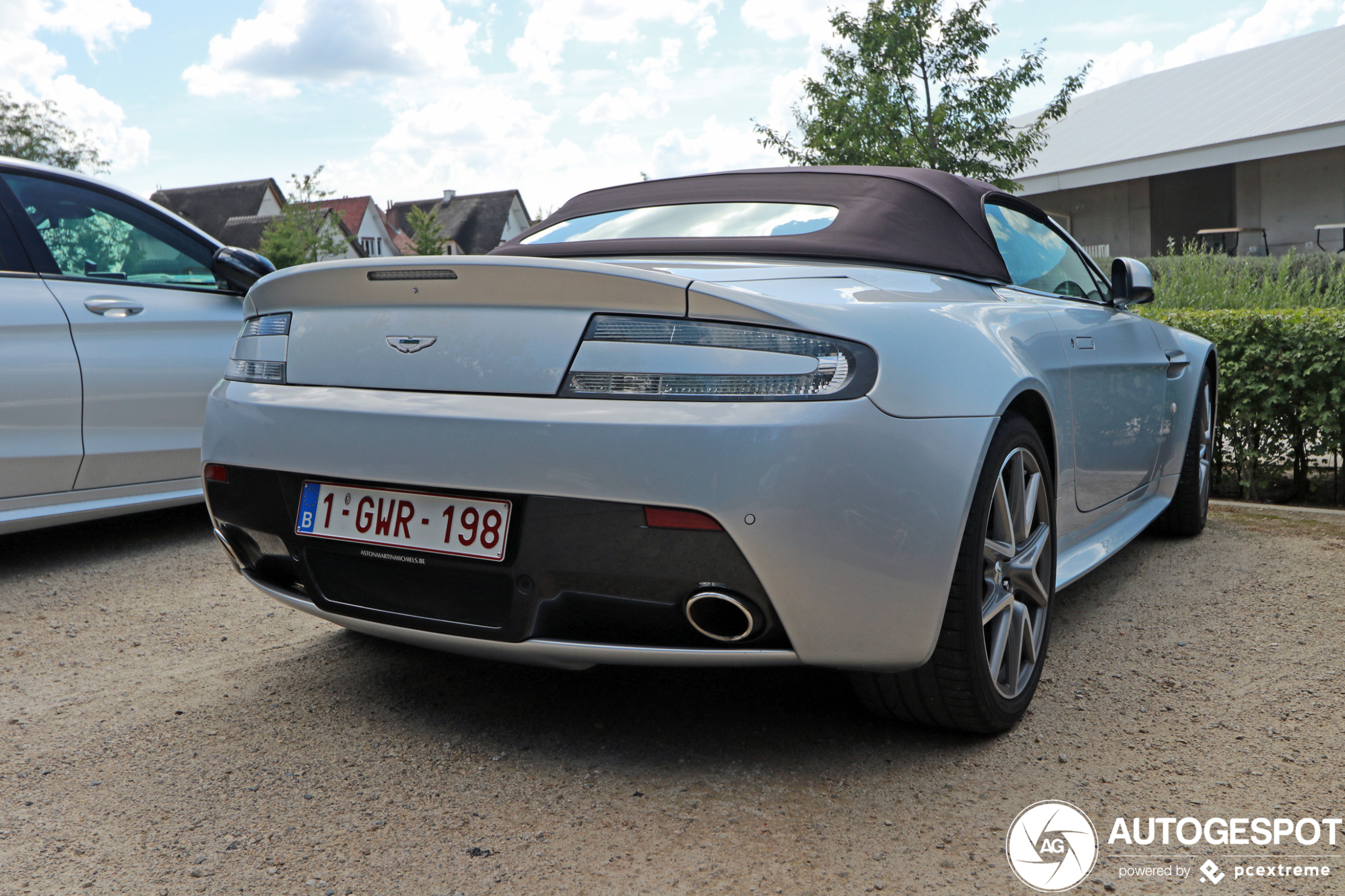 Aston Martin V8 Vantage Roadster 2012