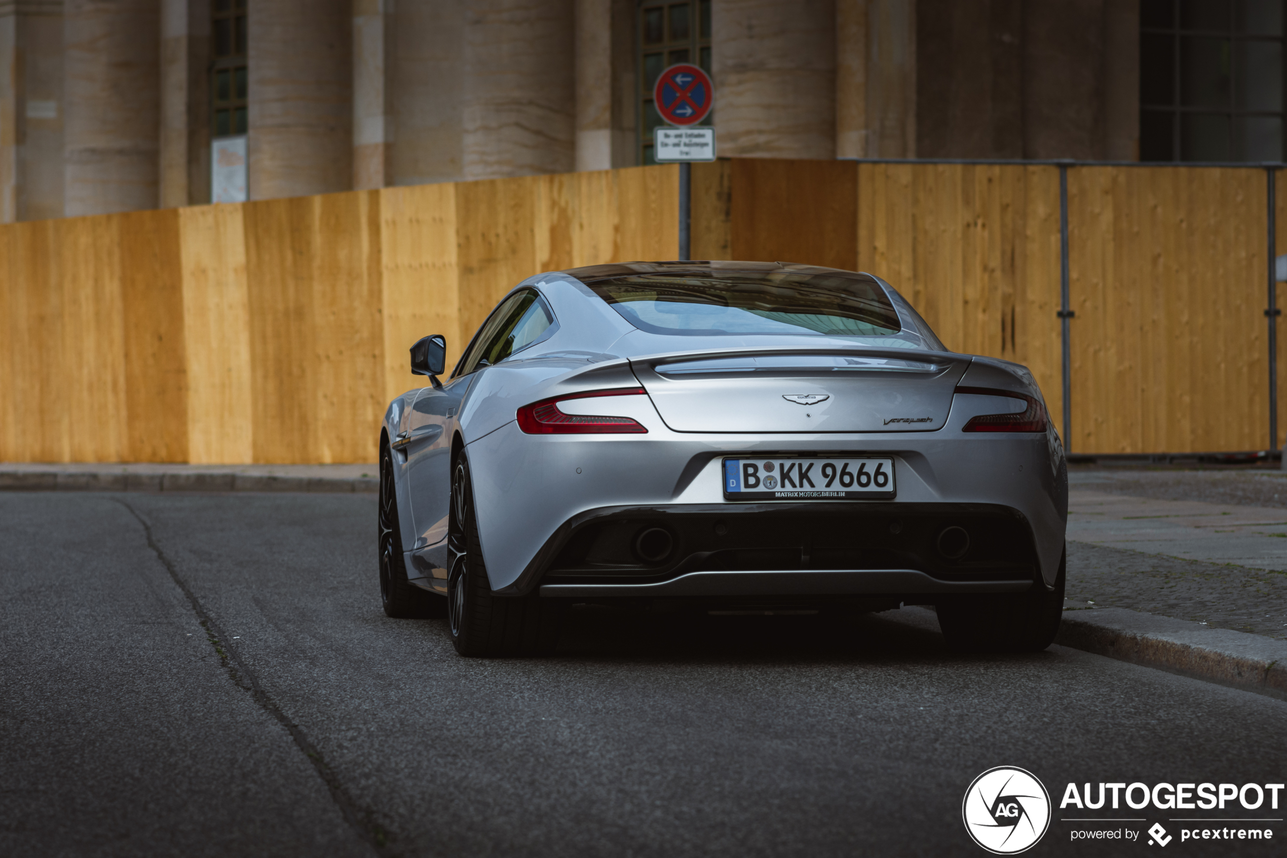 Aston Martin Vanquish 2013