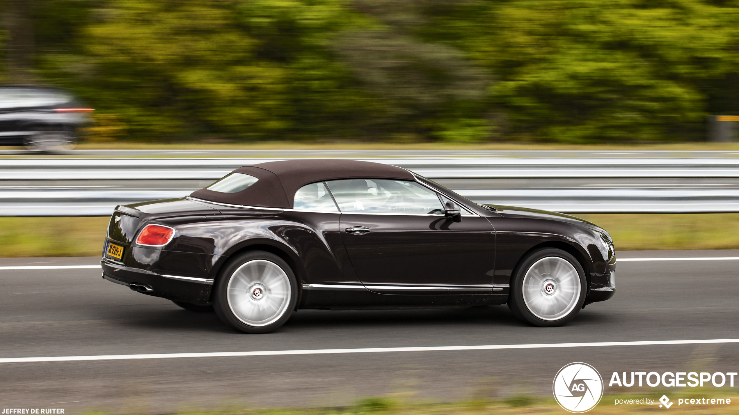 Bentley Continental GTC V8