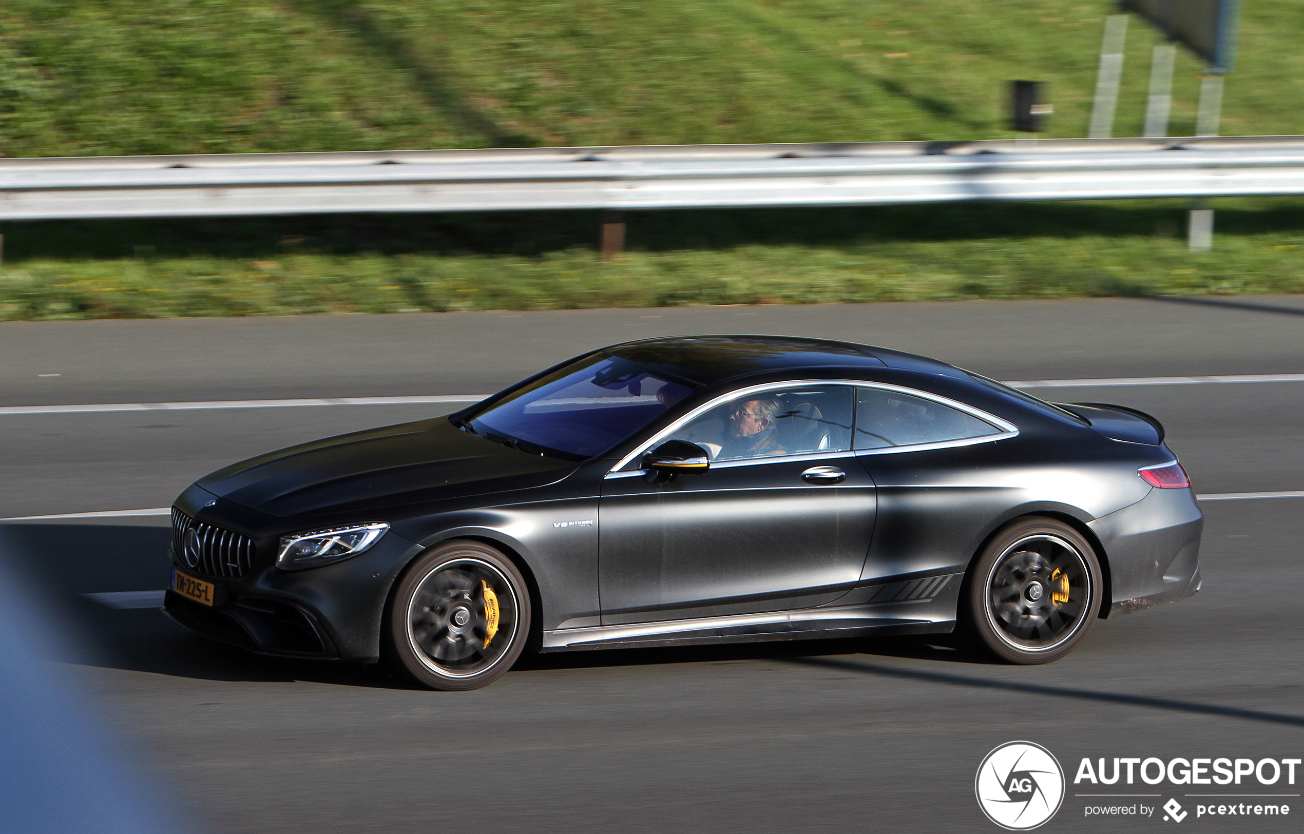 Mercedes-AMG S 63 Coupé C217 2018 Yellow Night Edition