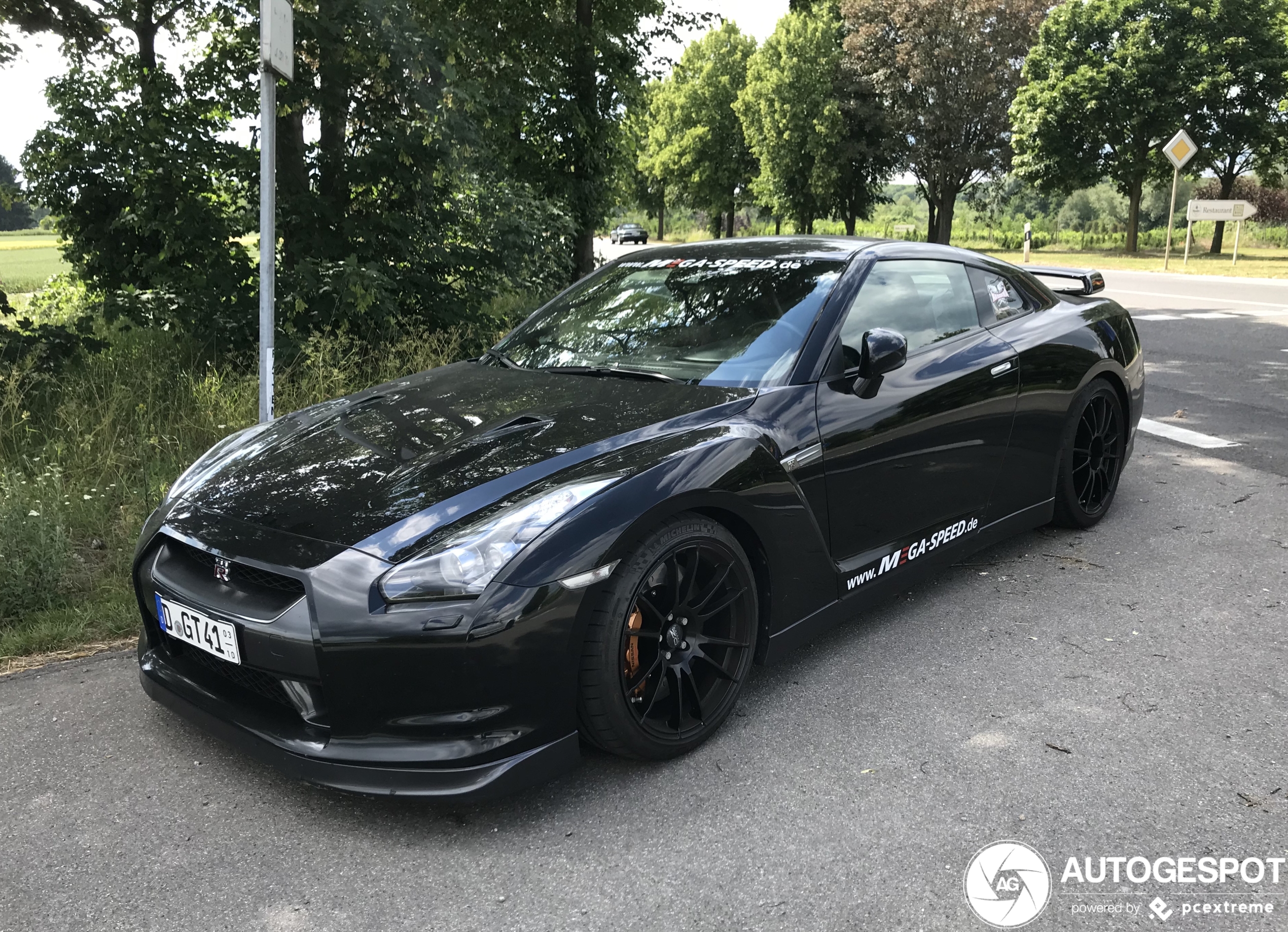 Nissan GT-R