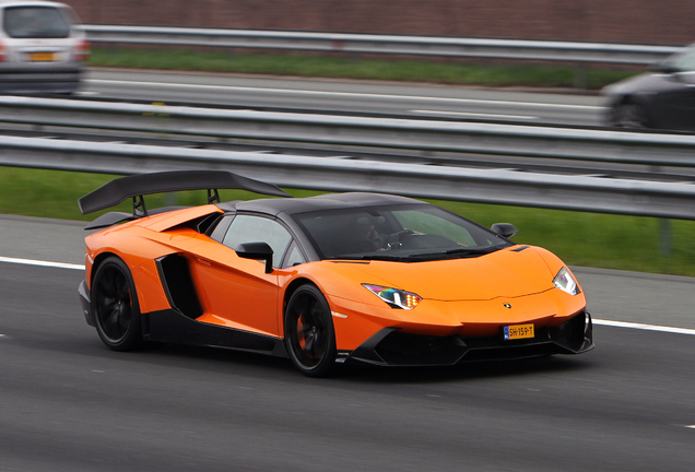 Lamborghini Aventador LP700-4 Roadster