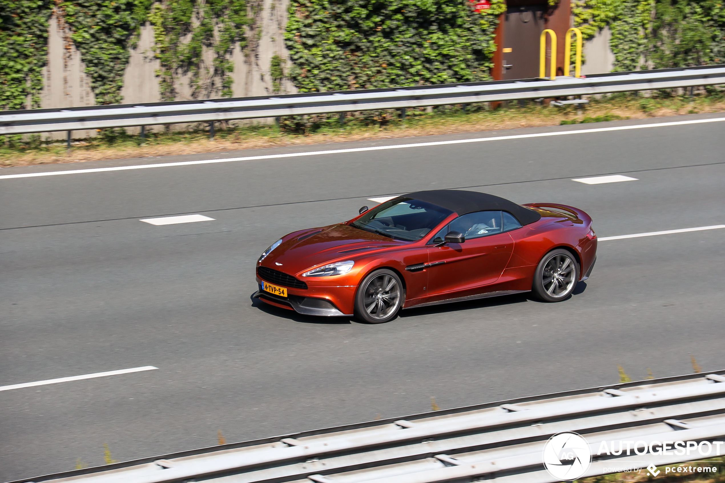 Aston Martin Vanquish Volante