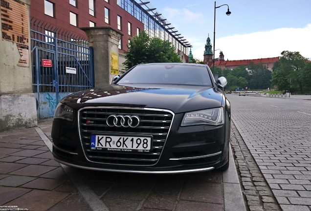 Audi S8 D4