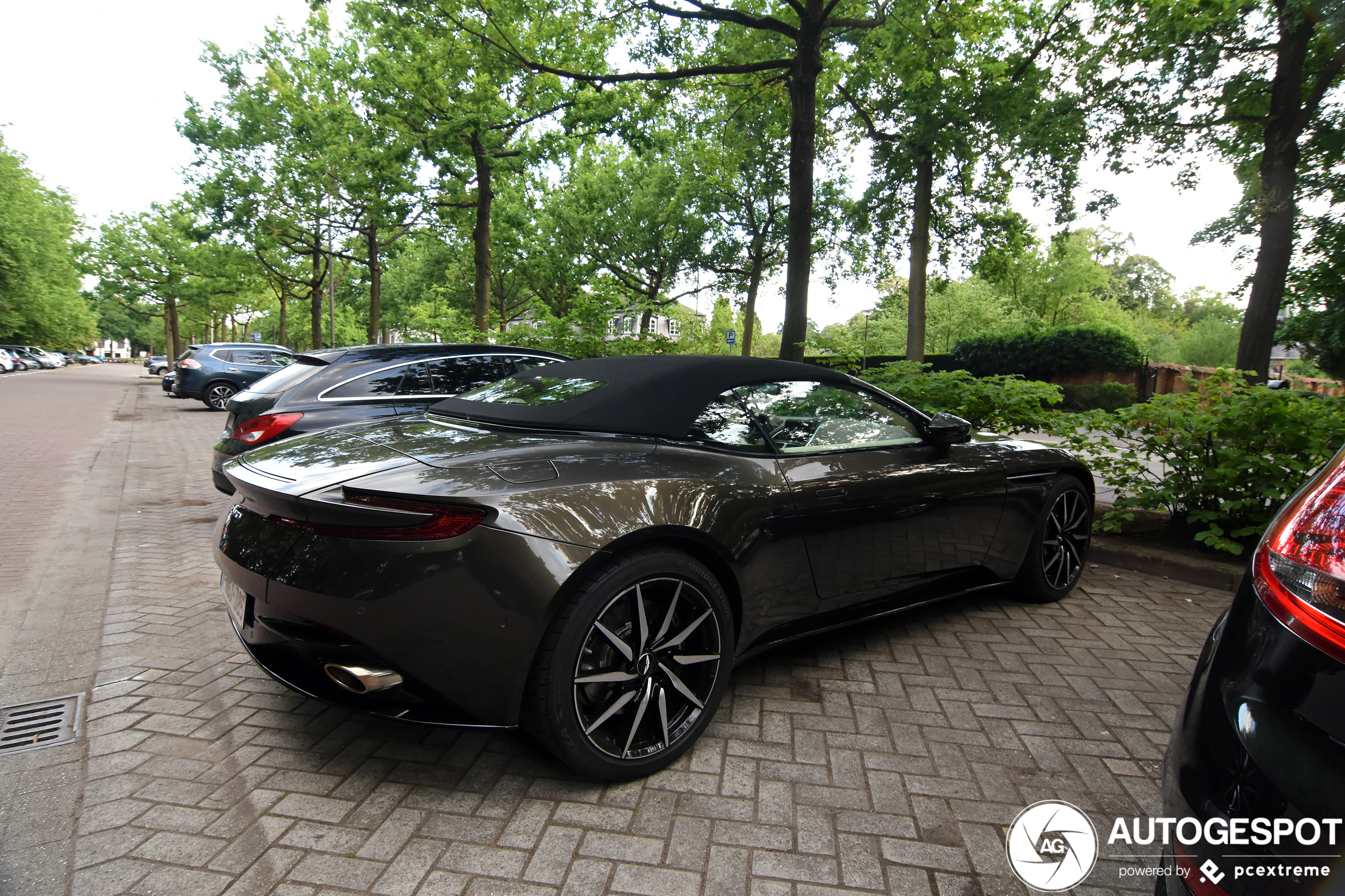 Aston Martin DB11 V8 Volante