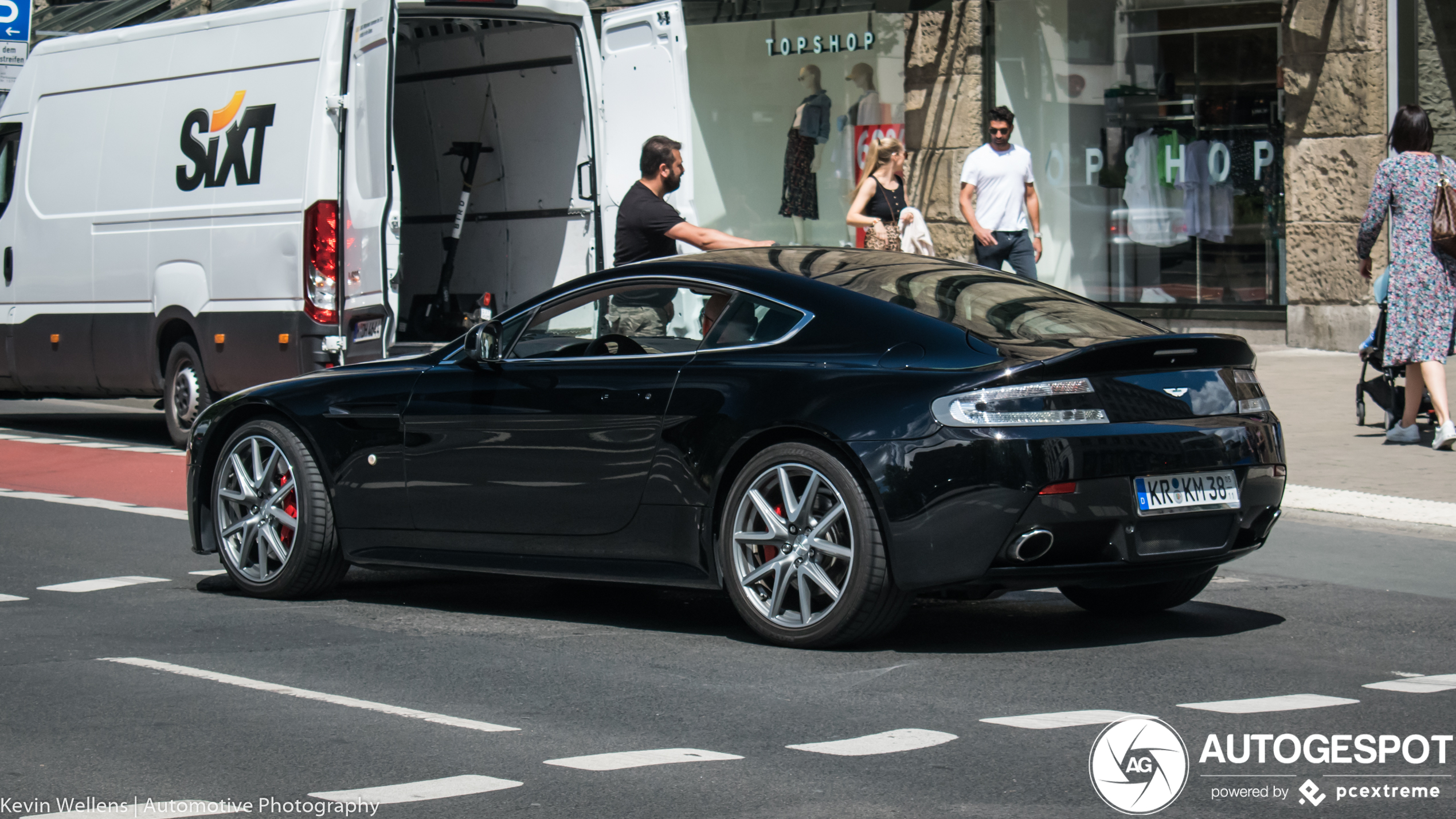 Aston Martin V8 Vantage 2012