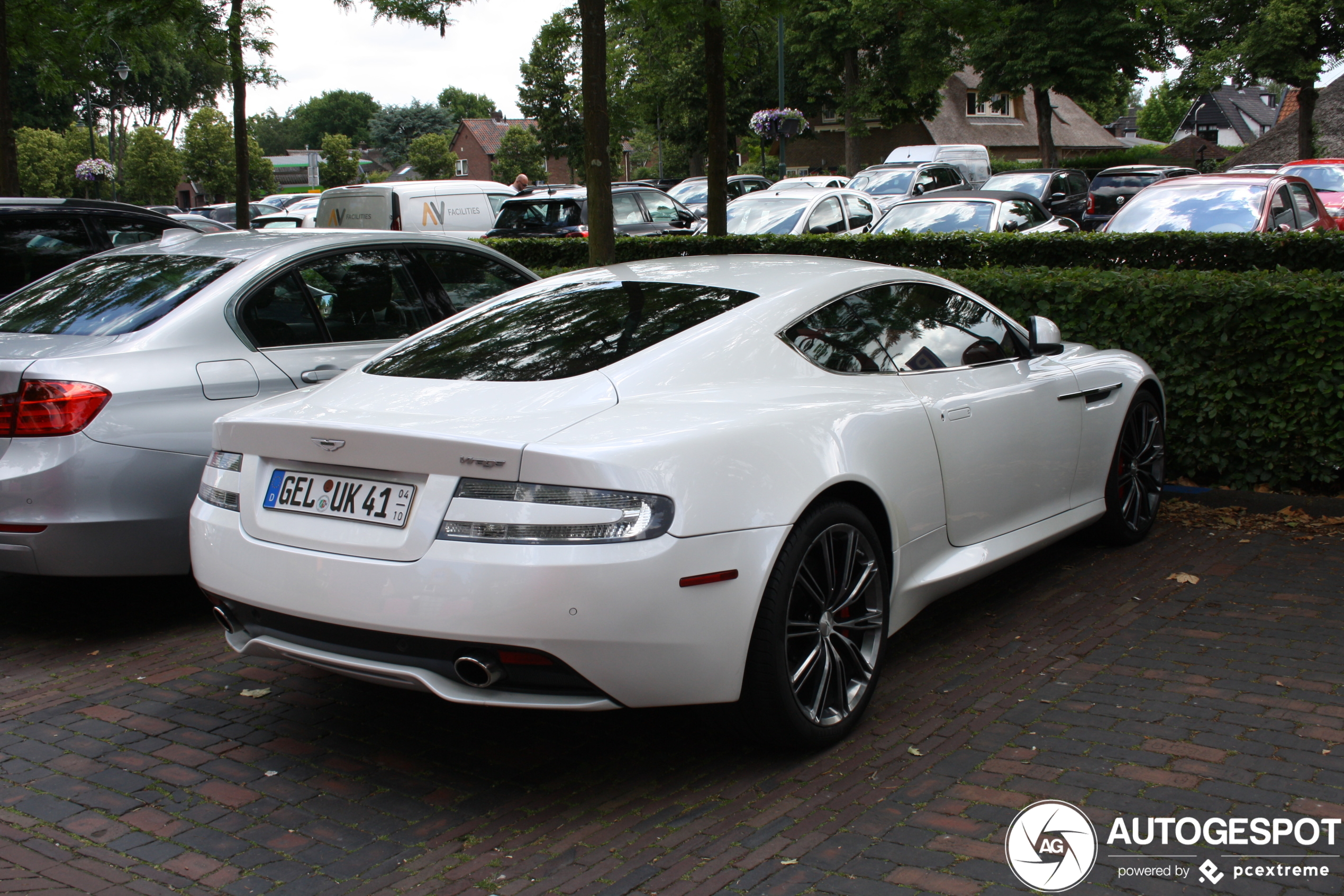 Aston Martin Virage 2011