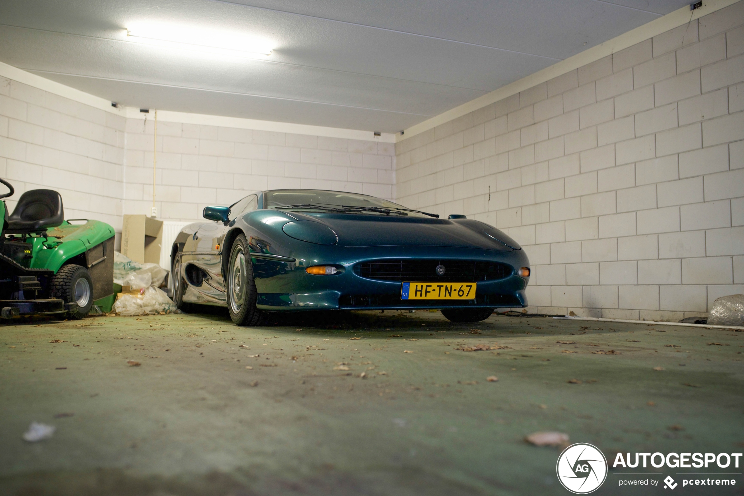 Jaguar XJ220