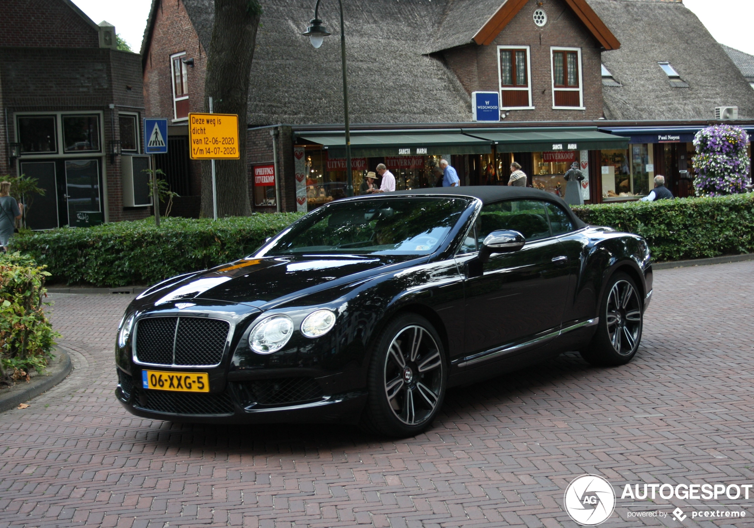 Bentley Continental GTC V8