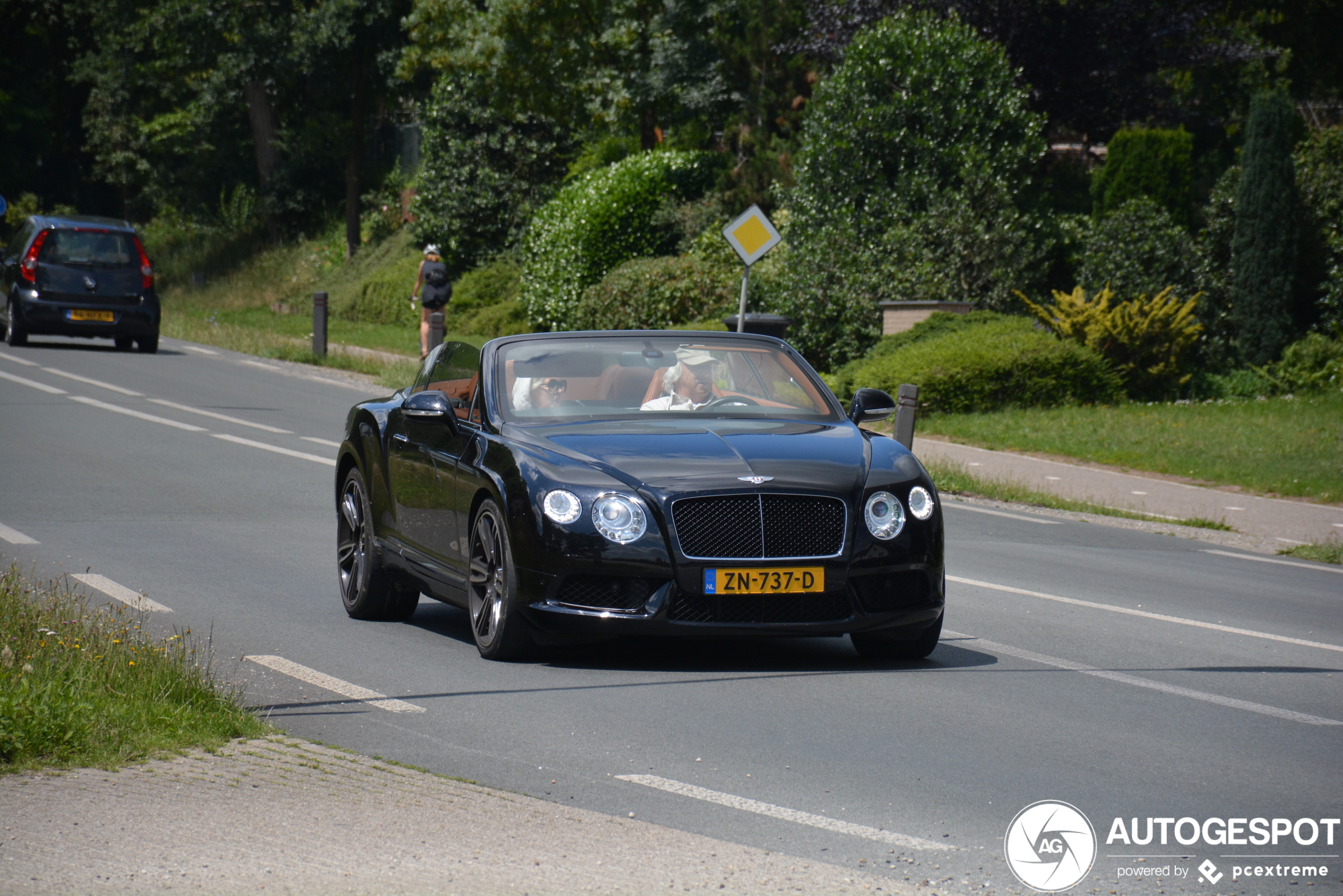 Bentley Continental GTC V8