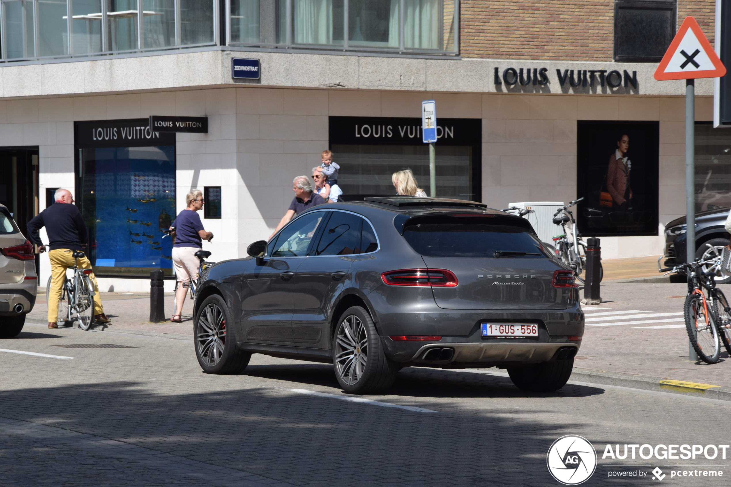 Porsche 95B Macan Turbo