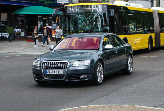 Audi S8 D3
