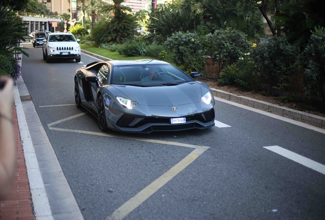 Lamborghini Aventador S LP740-4