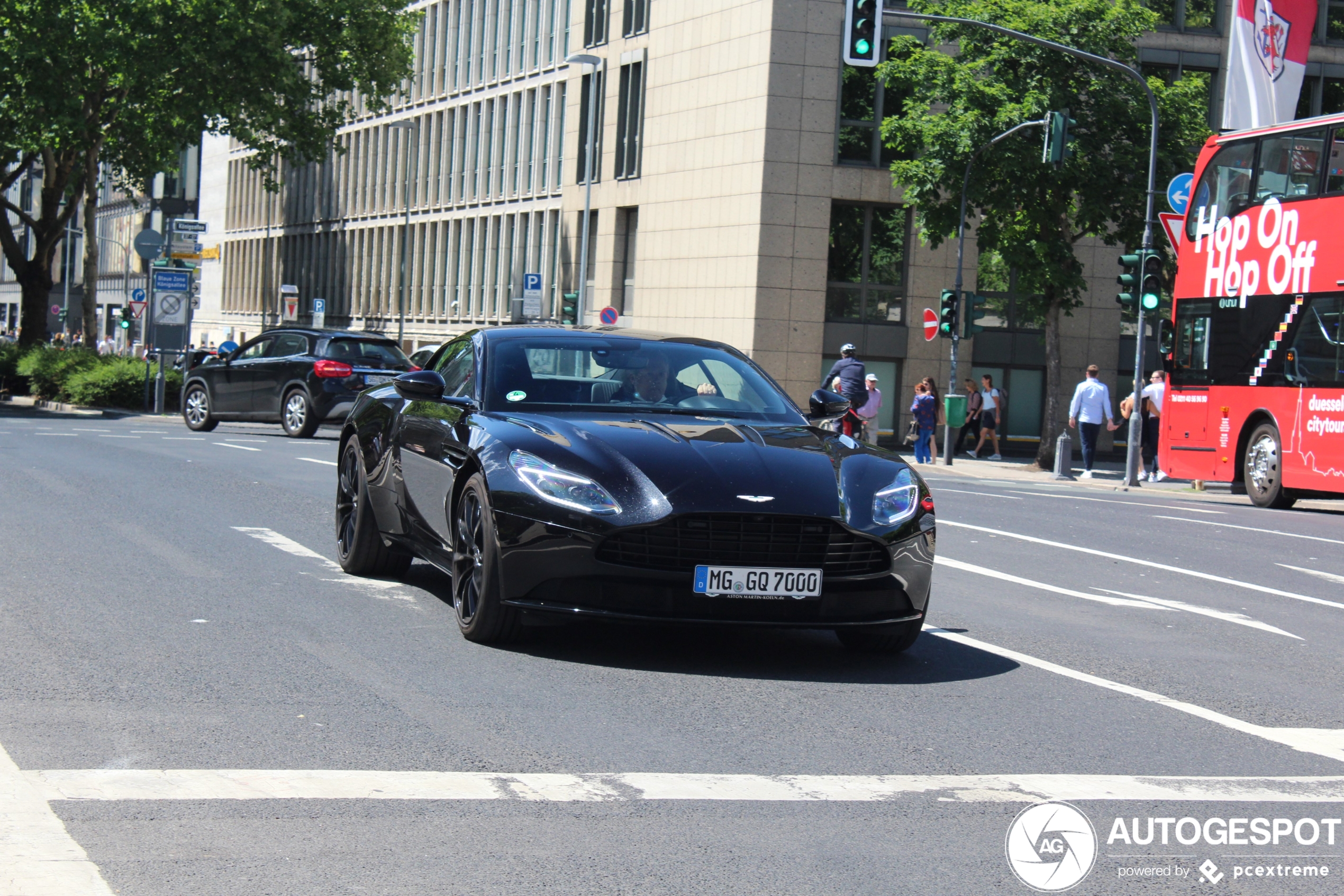 Aston Martin DB11 AMR