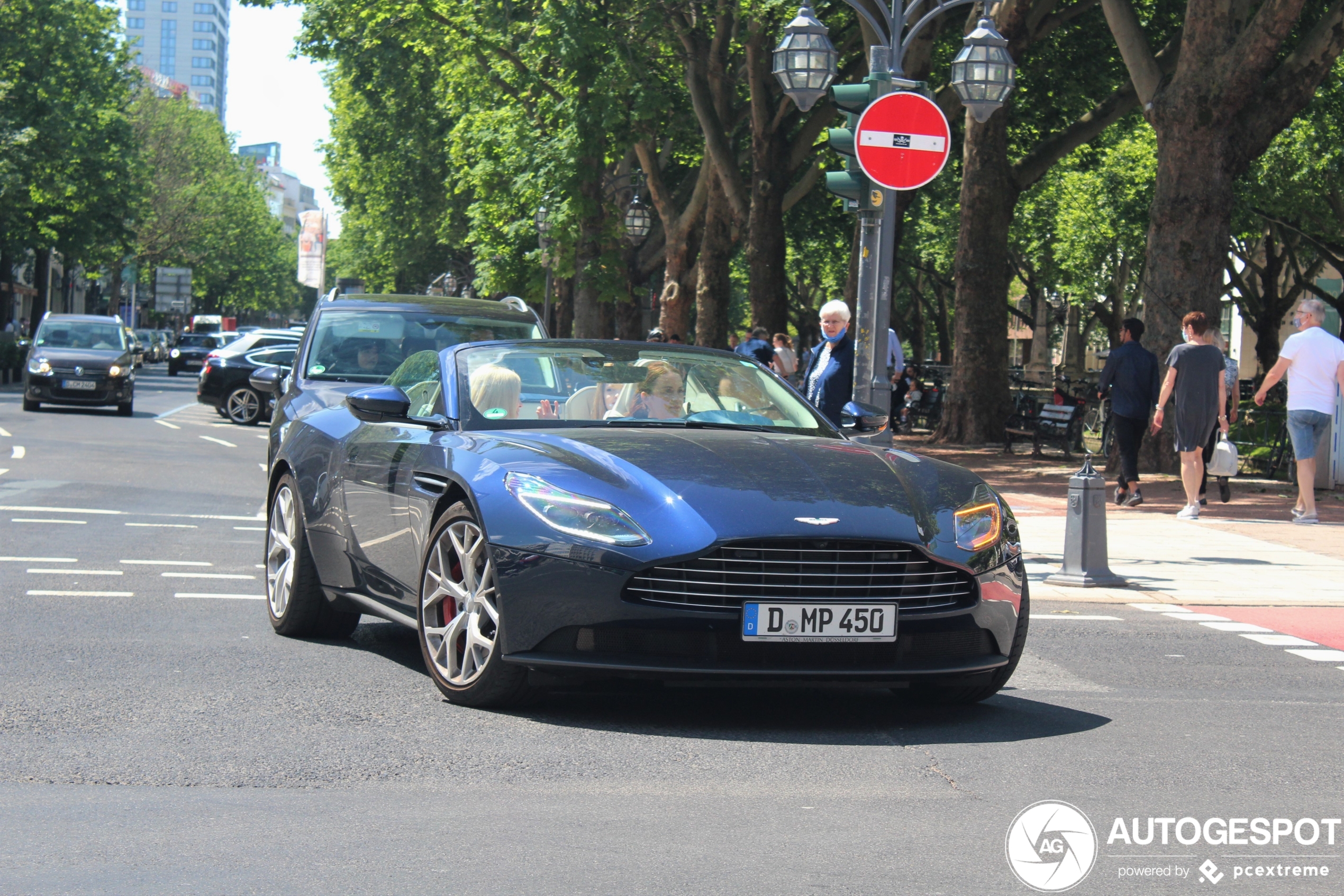 Aston Martin DB11 V8 Volante