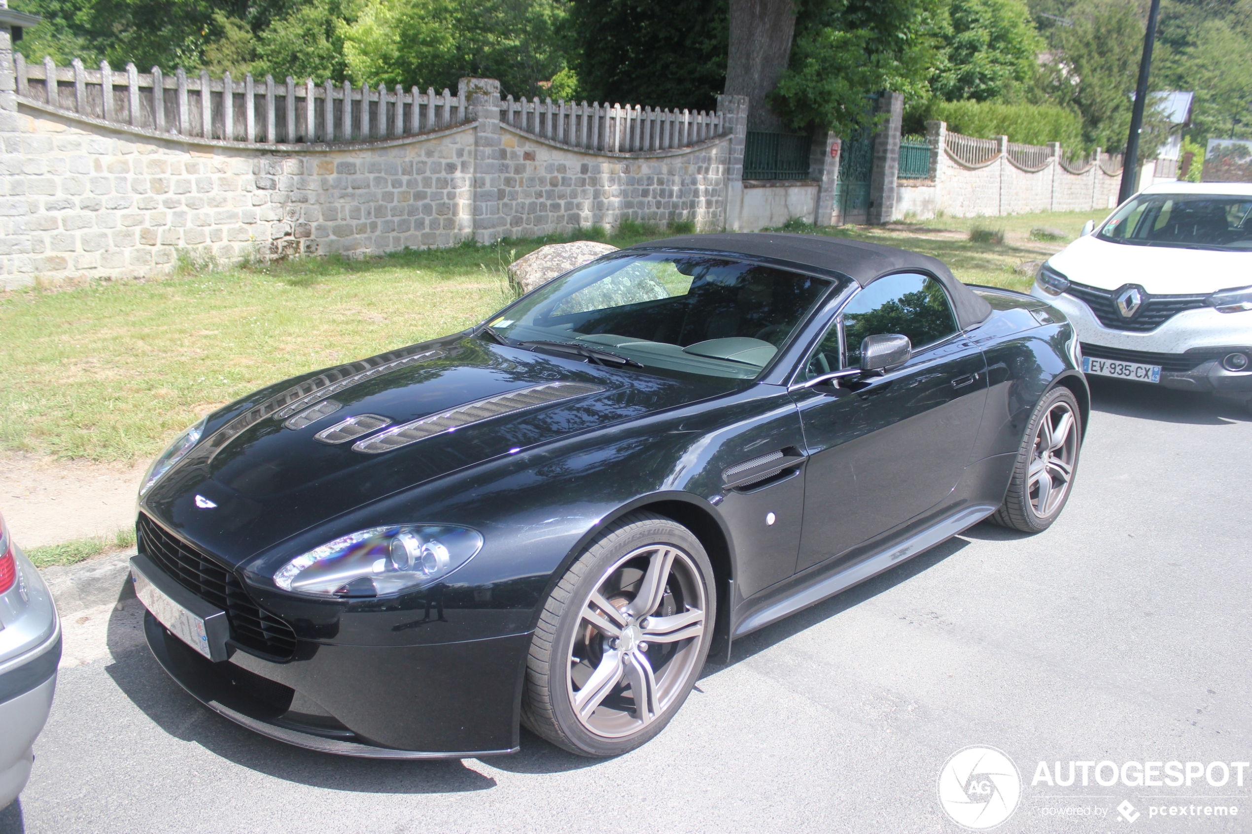 Aston Martin V8 Vantage Roadster