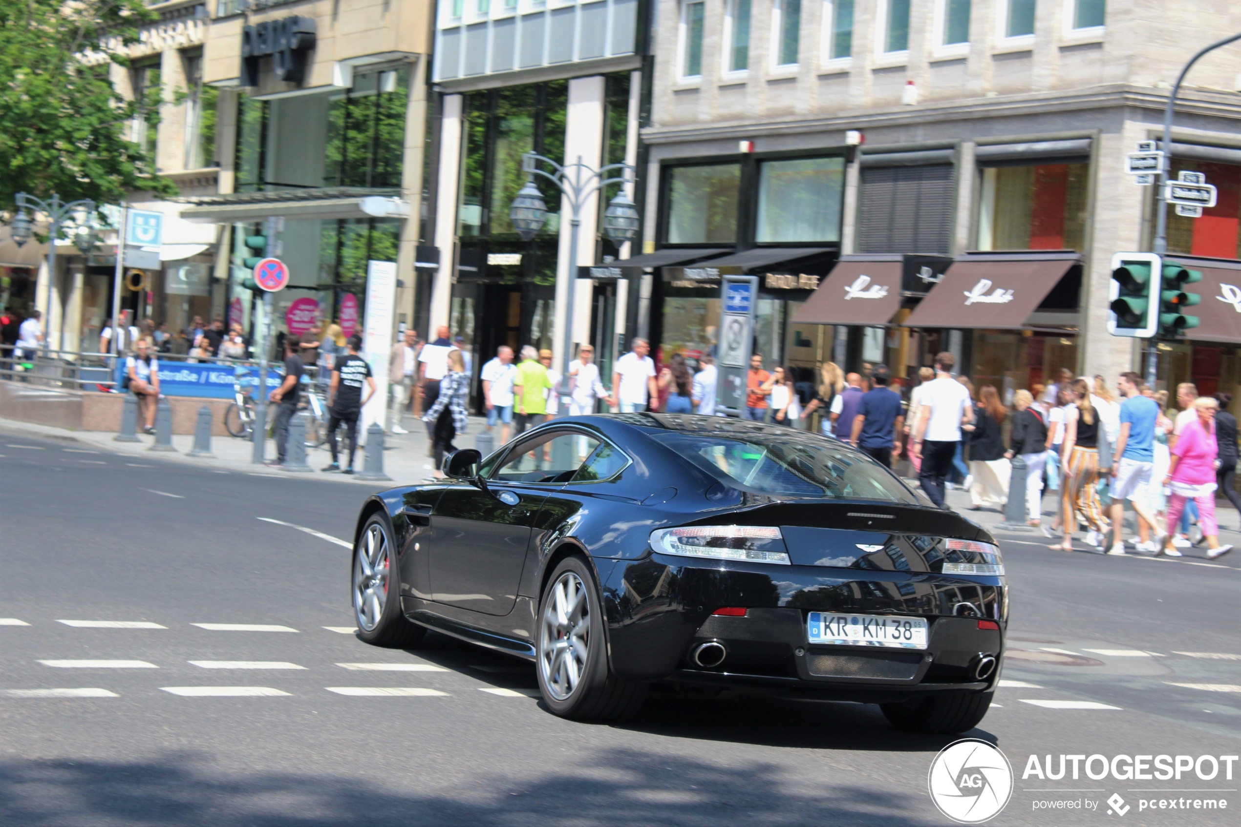 Aston Martin V8 Vantage 2012