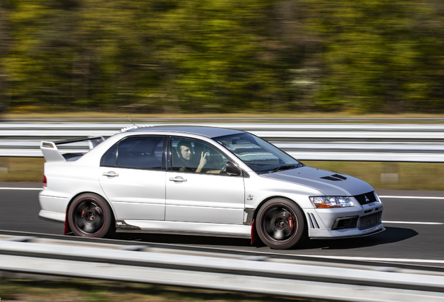 Mitsubishi Lancer Evolution VIII MR FQ-300