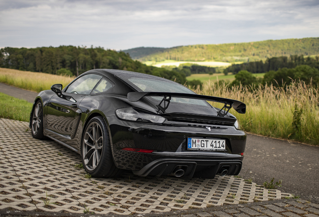 Porsche 718 Cayman GT4