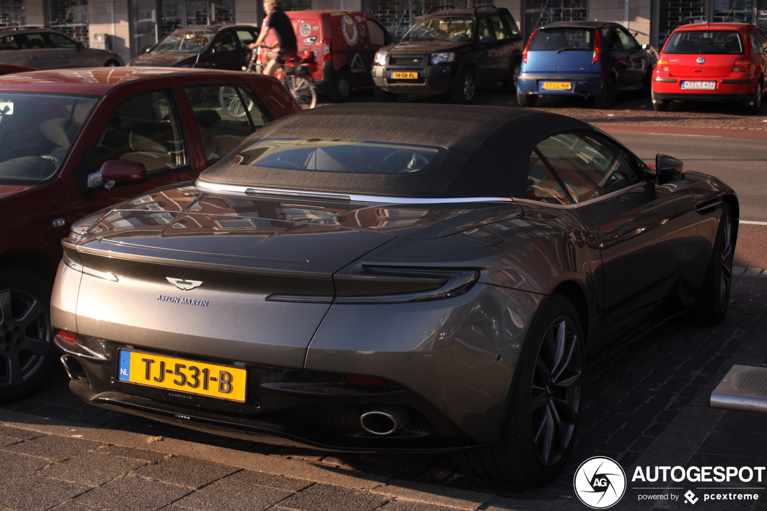 Aston Martin DB11 V8 Volante