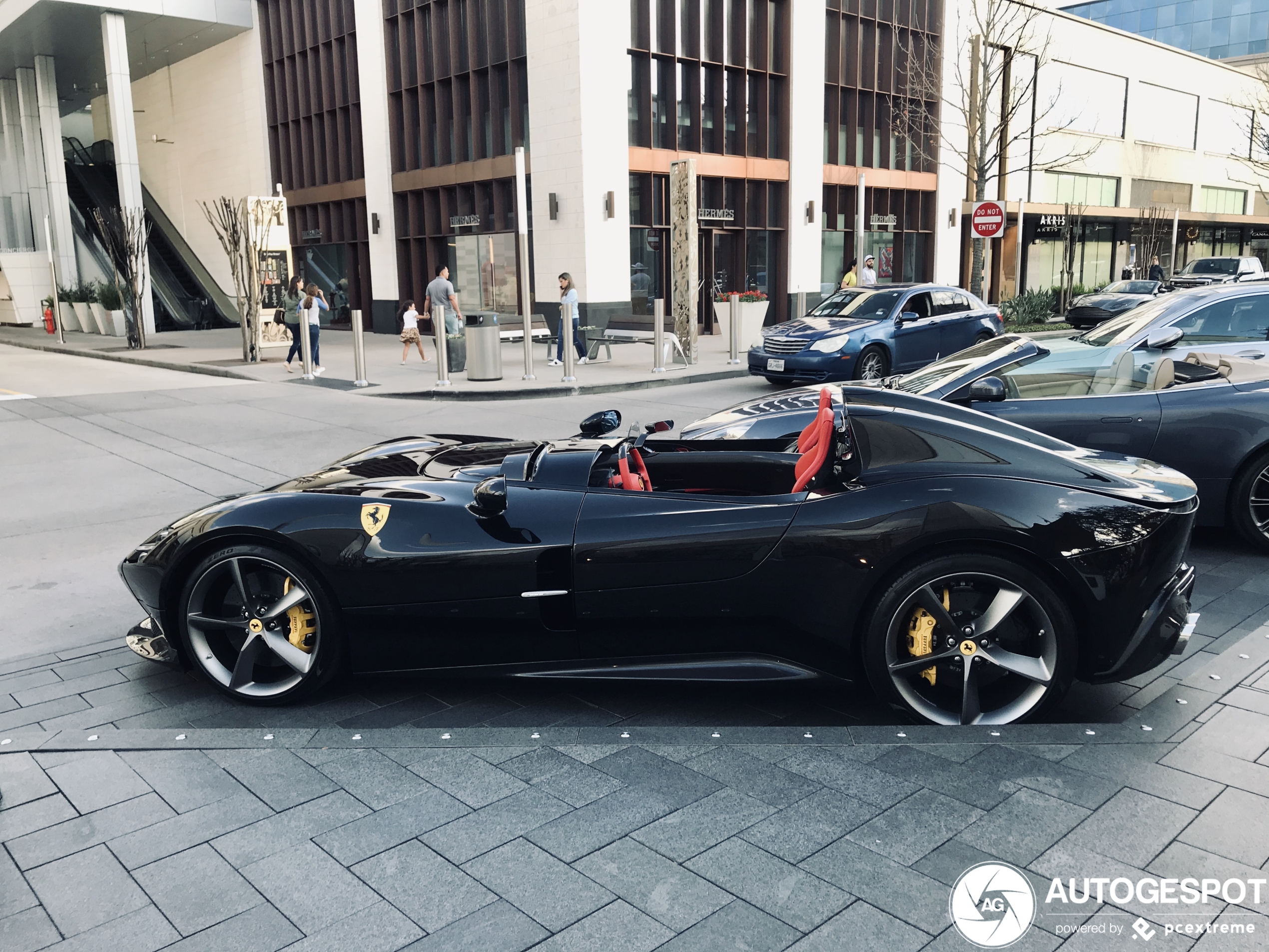 Ferrari Monza SP2 trekt aandacht van vrouwen in Houston