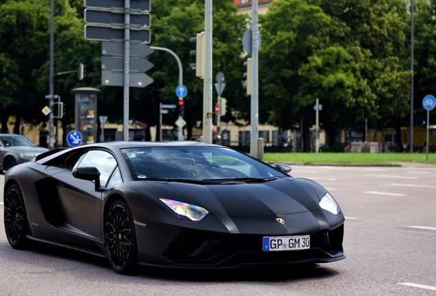 Lamborghini Aventador S LP740-4