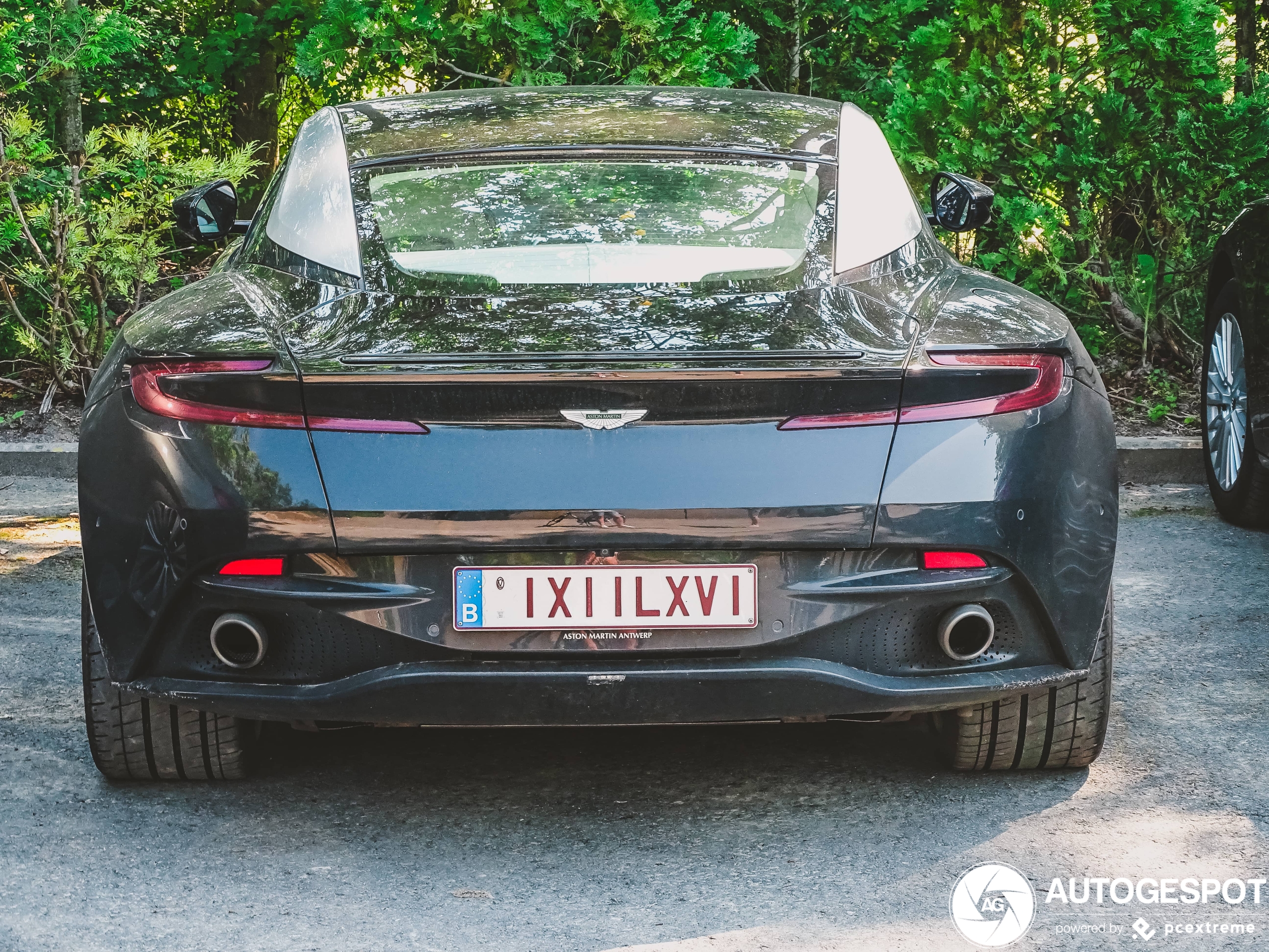 Aston Martin DB11