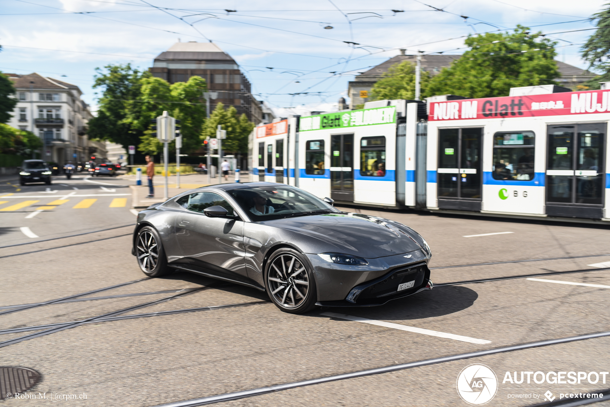 Aston Martin V8 Vantage 2018