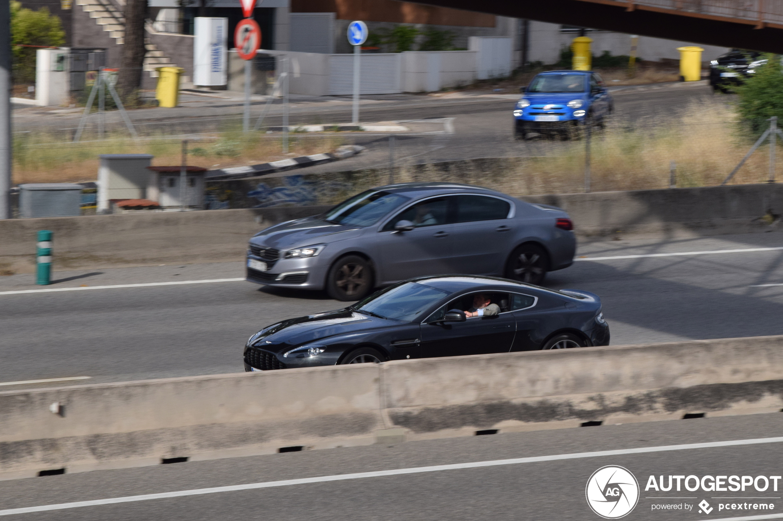 Aston Martin V8 Vantage S