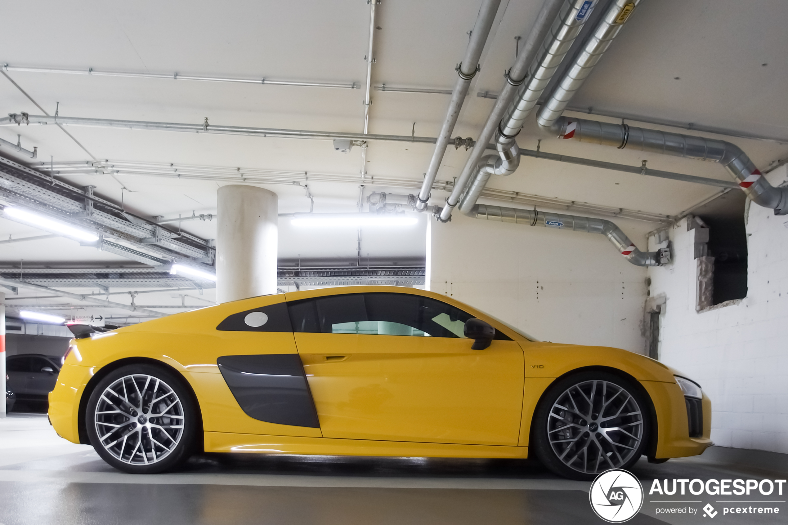 Audi R8 V10 Plus 2015