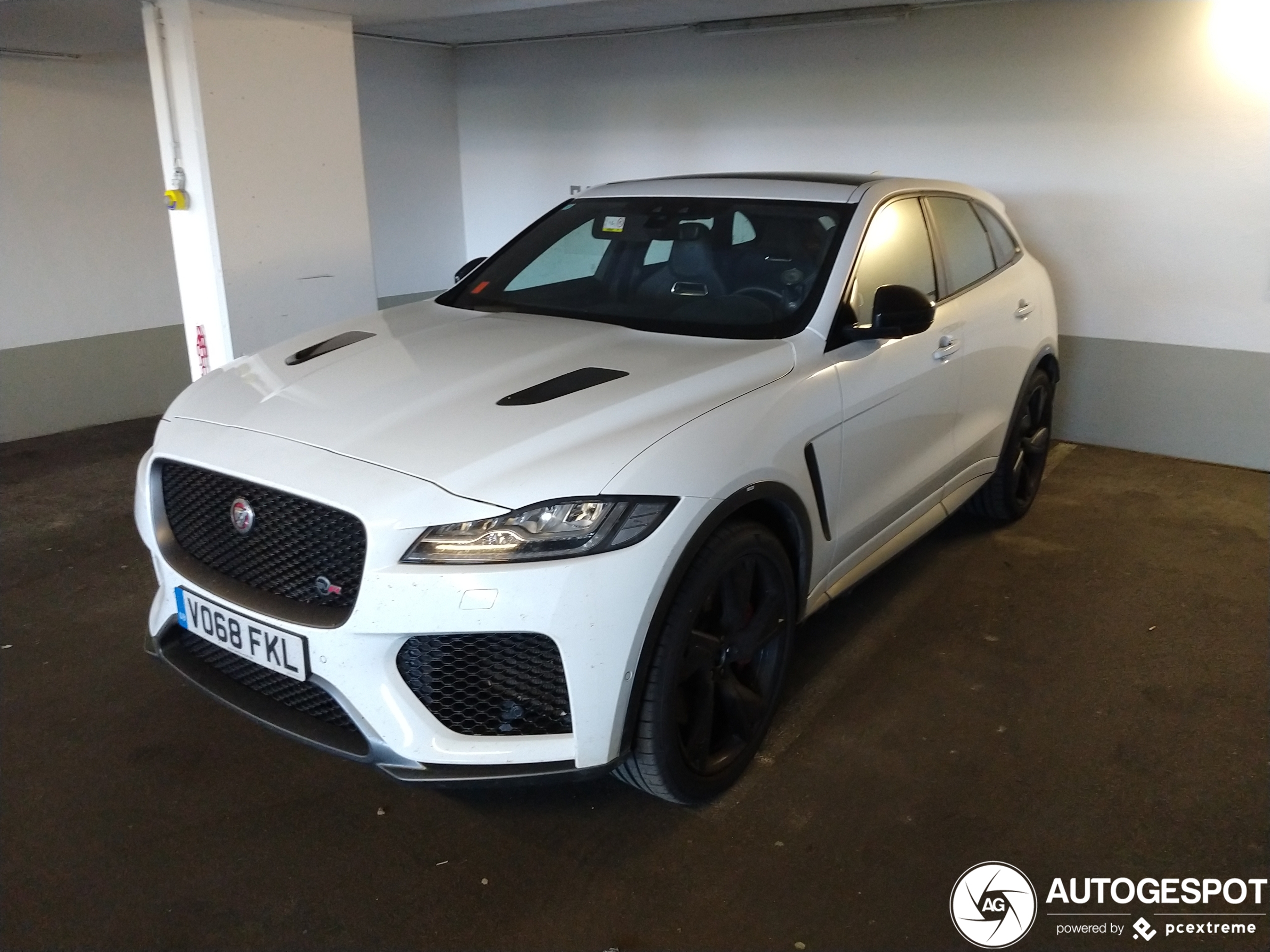 Jaguar F-PACE SVR