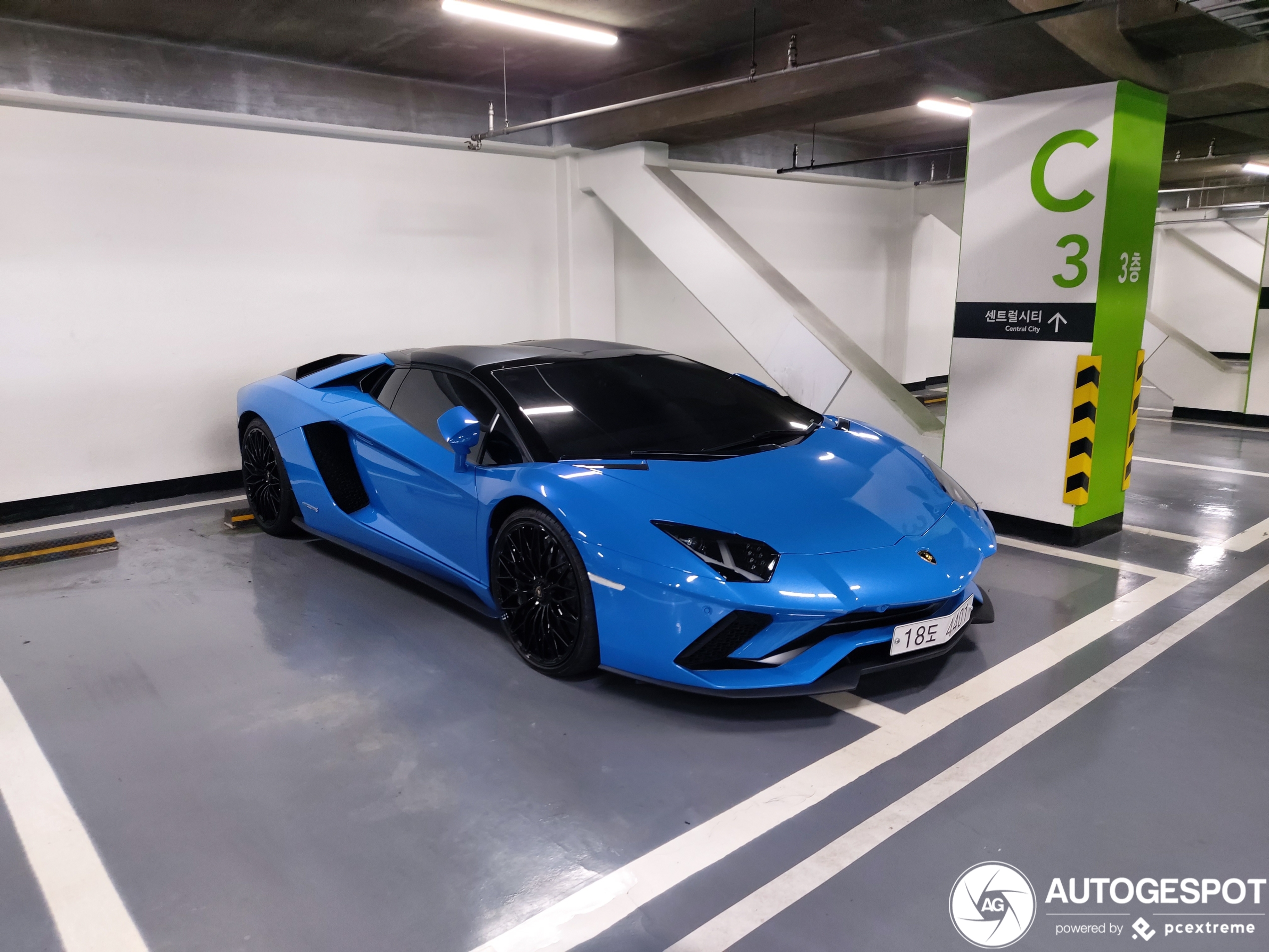 Lamborghini Aventador S LP740-4 Roadster