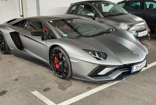 Lamborghini Aventador S LP740-4