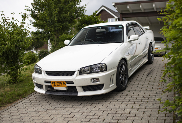 Nissan Skyline R34 Sedan