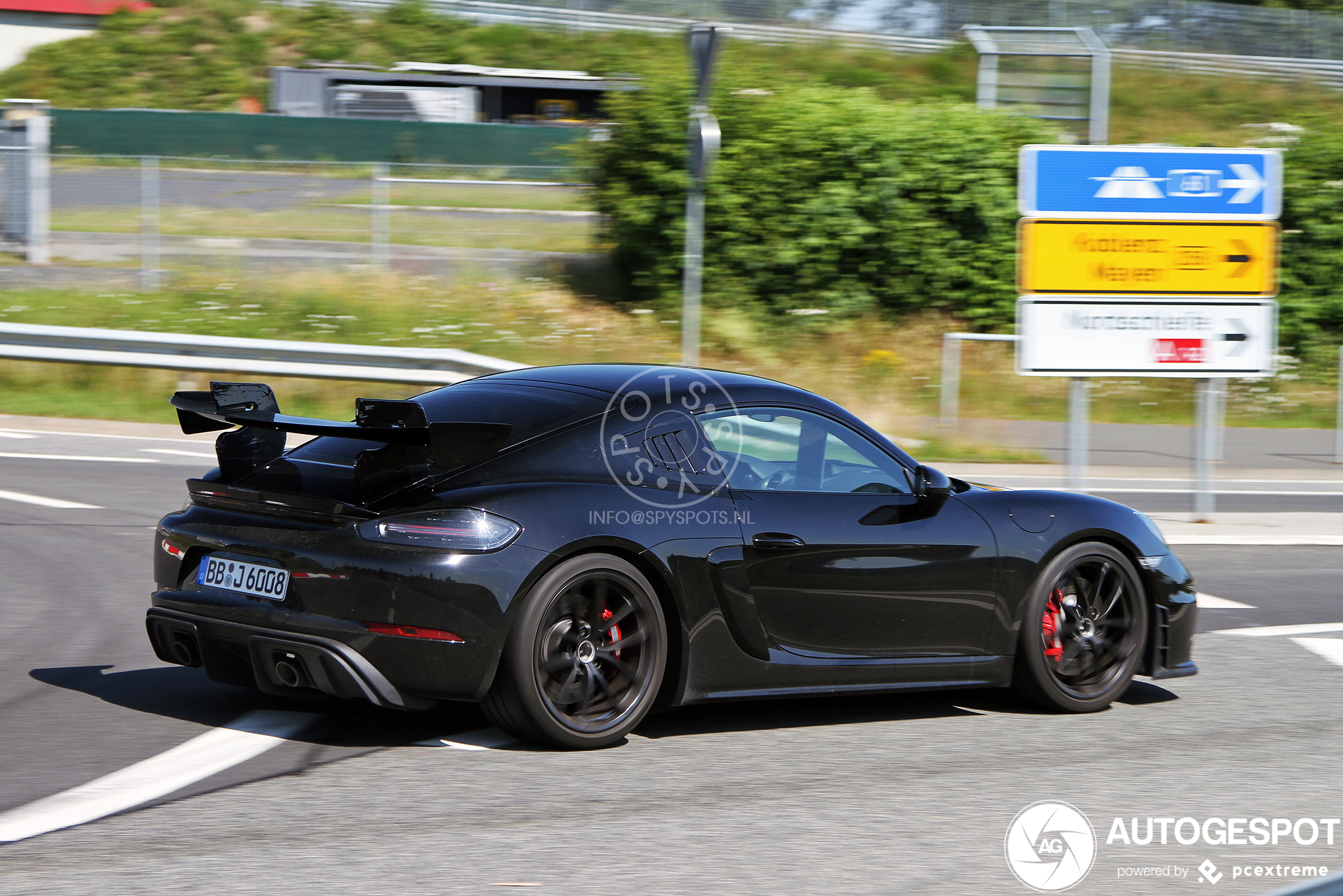 Is introductie Porsche Cayman GT4 RS Weissach nabij?