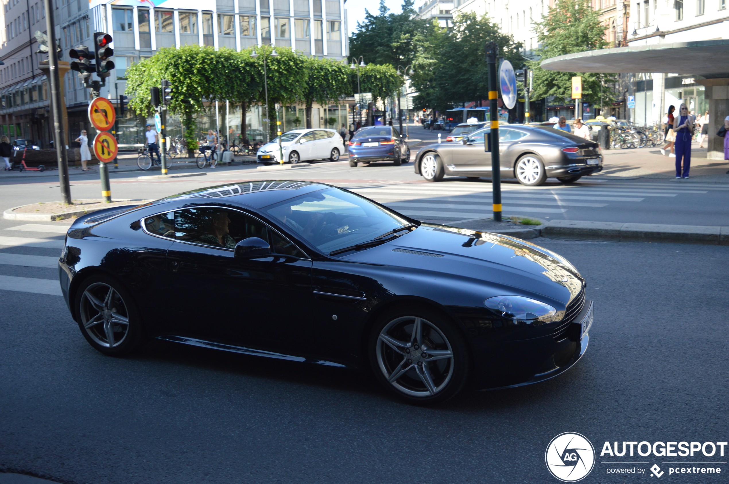 Aston Martin V8 Vantage S