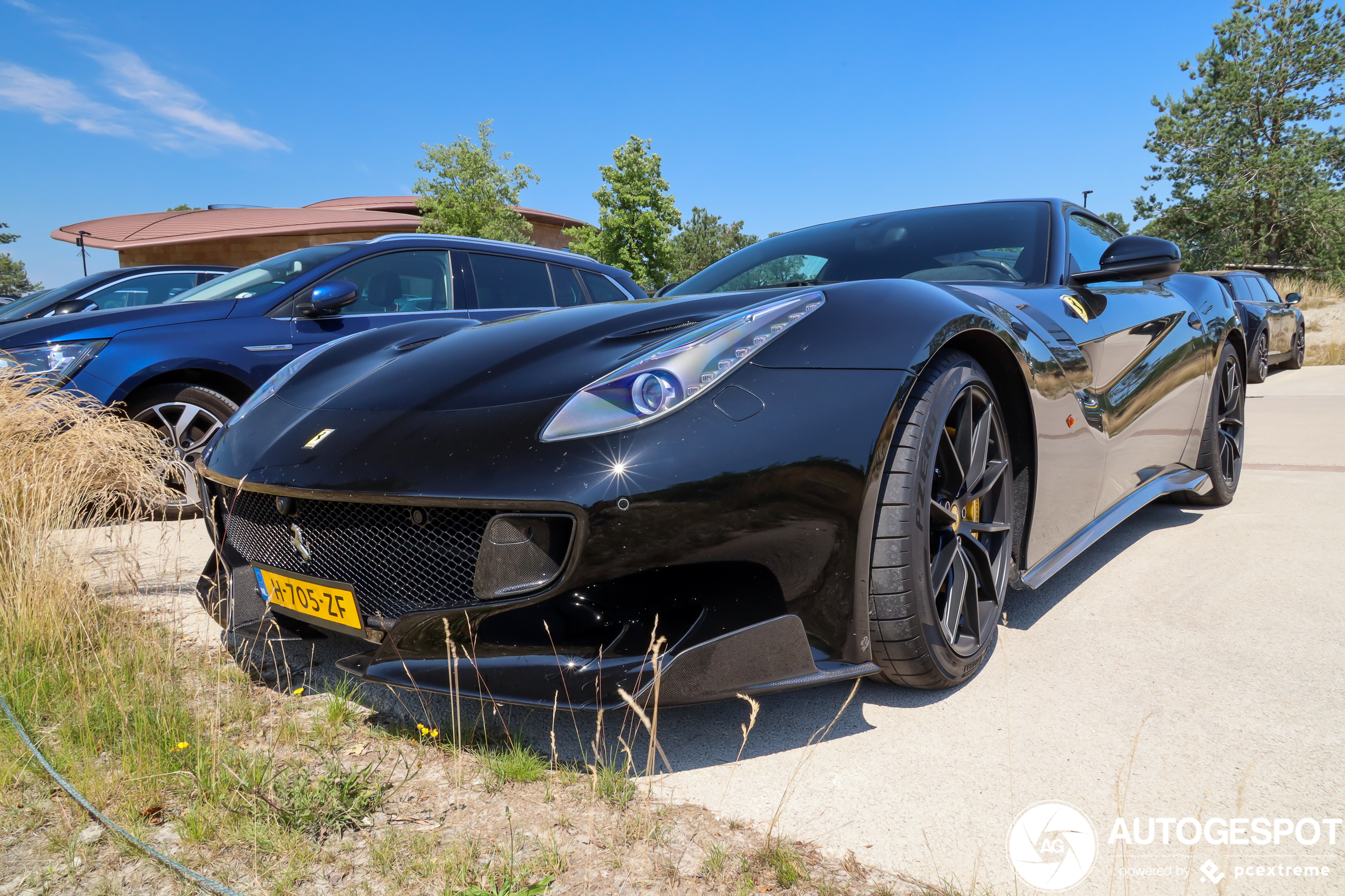 Nederland is weer een Ferrari F12tdf rijker