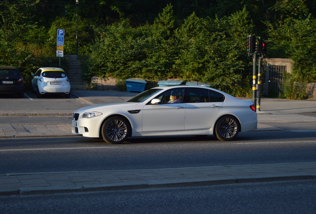 BMW M5 F10 2011