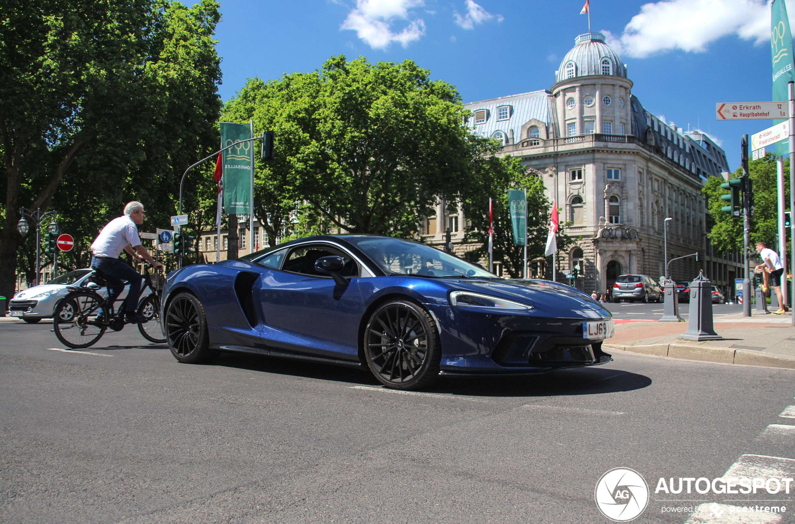 McLaren GT