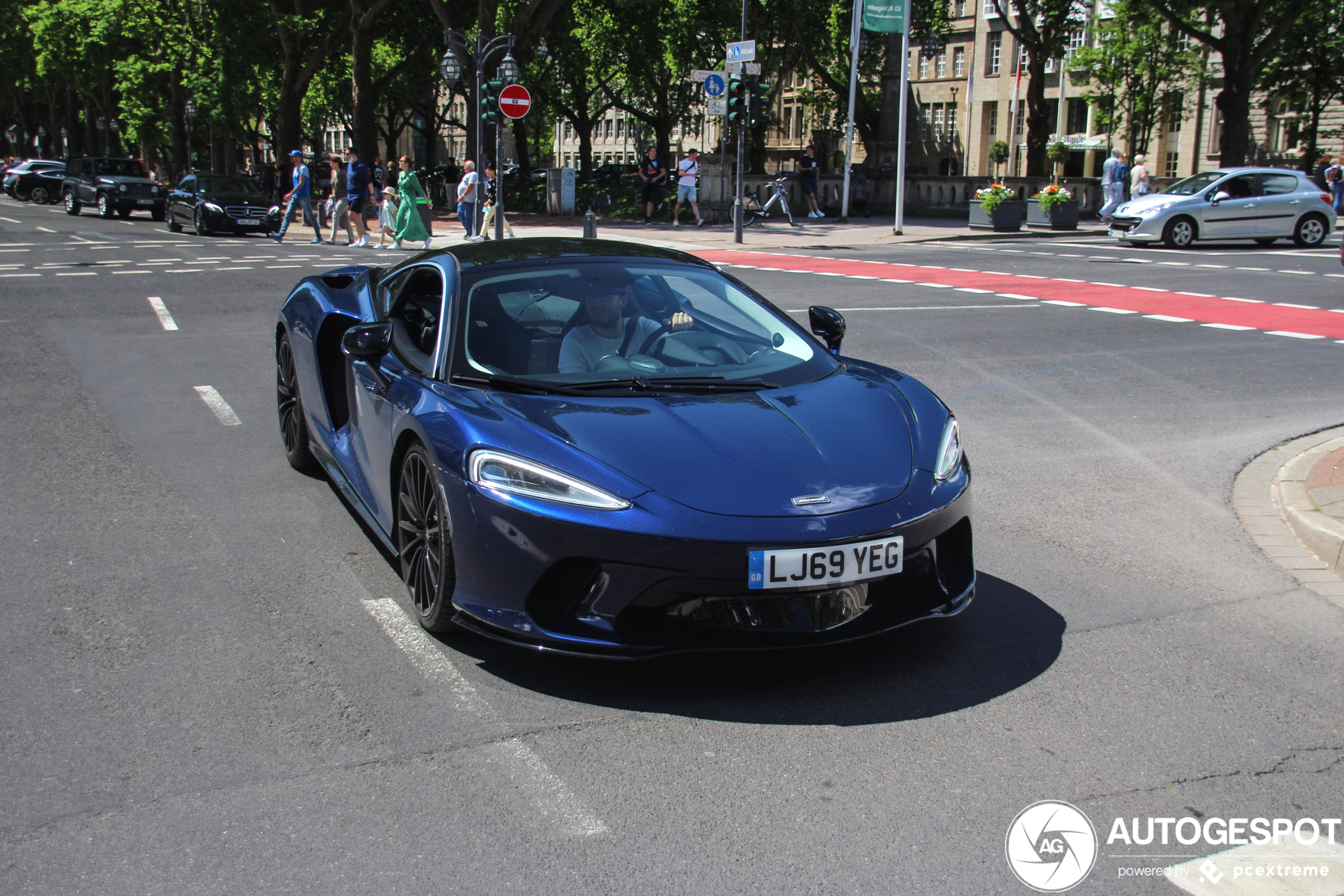 McLaren GT vind zijn weg naar verschillende bestemmingen