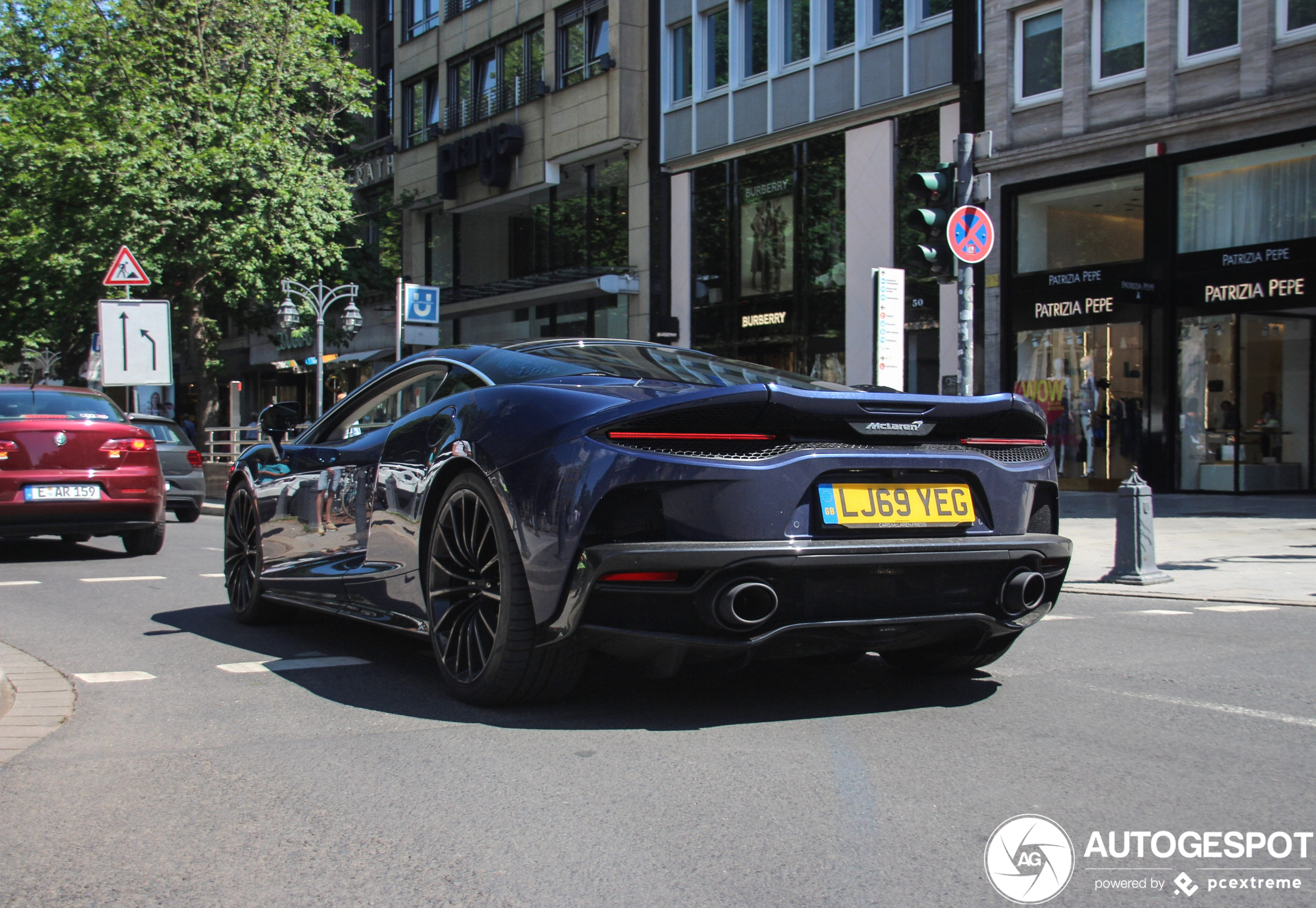 McLaren GT vind zijn weg naar verschillende bestemmingen