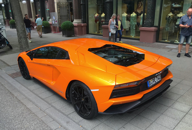 Lamborghini Aventador S LP740-4