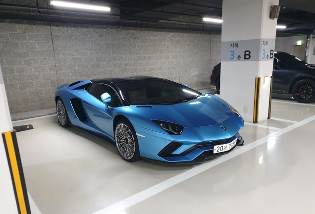 Lamborghini Aventador S LP740-4 Roadster