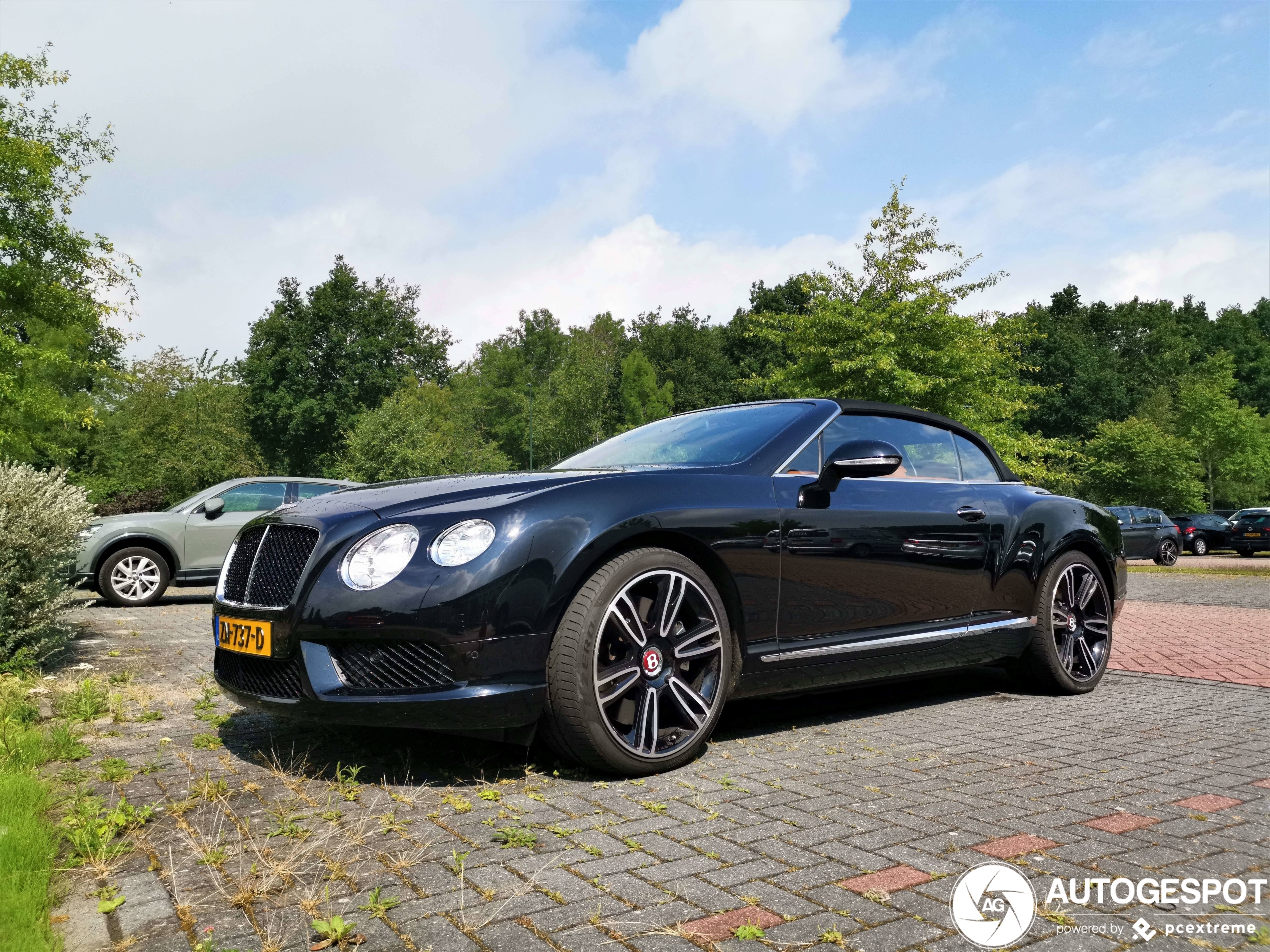 Bentley Continental GTC V8