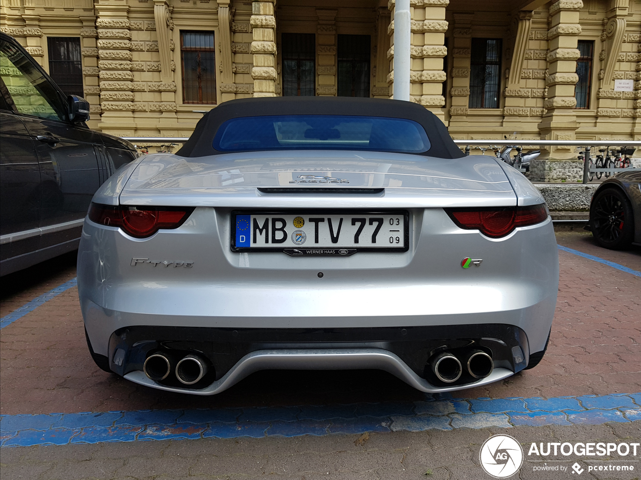 Jaguar F-TYPE R Convertible 2017