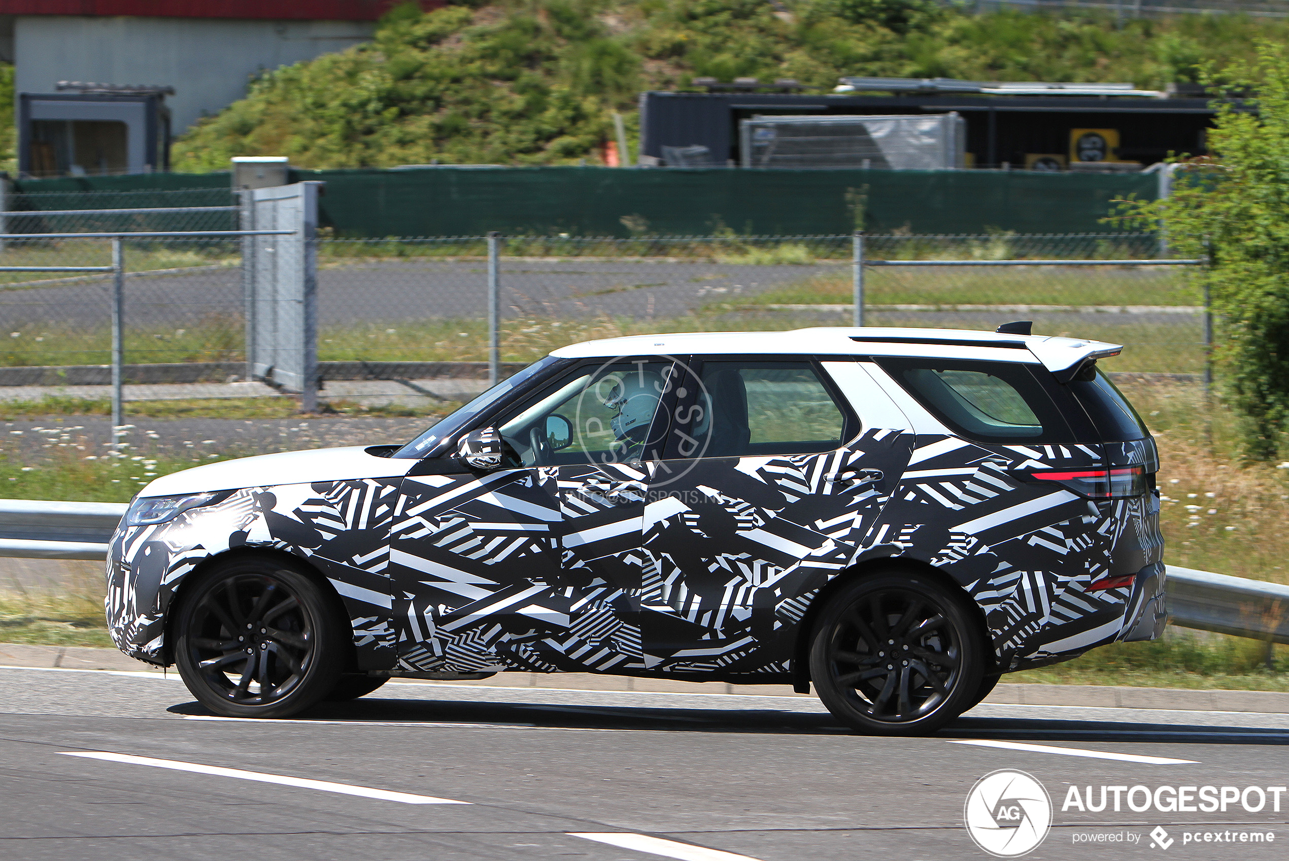 Land Rover Discovery 2021